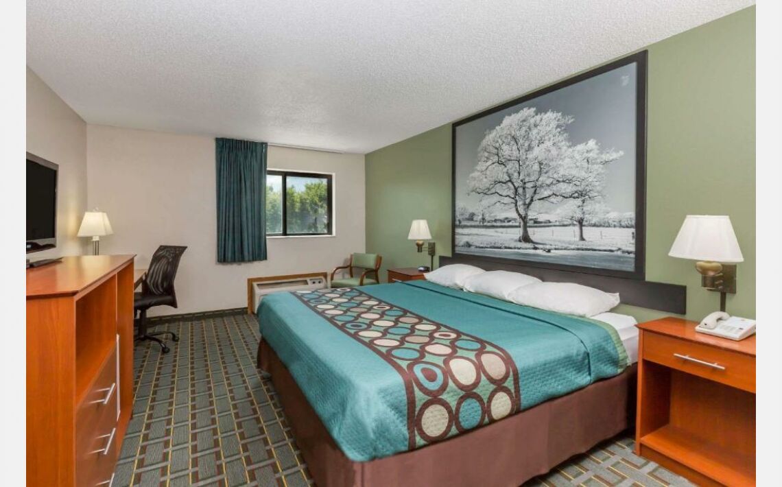 Photos of Super 8 by Wyndham Osceola IA. 720 Warren Avenue, Osceola, IA 50213, United States of America